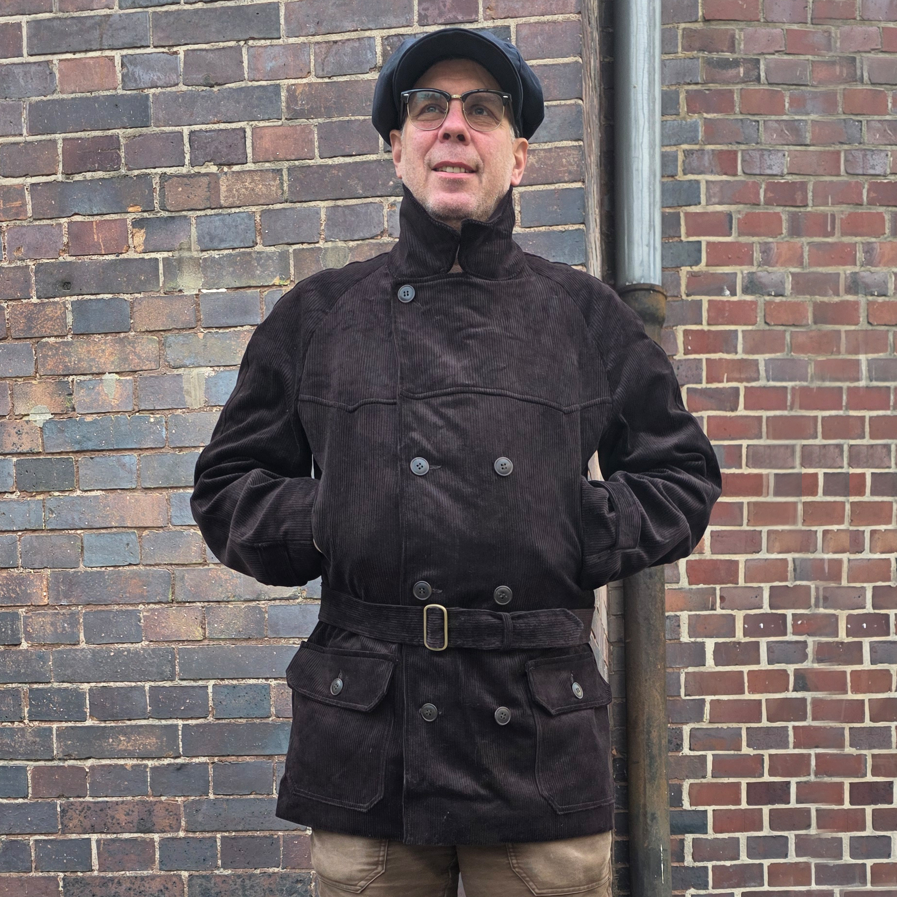 Geschlossene Kutscherjacke Fritz schwarzbraun mit hochgestelltem Kragen